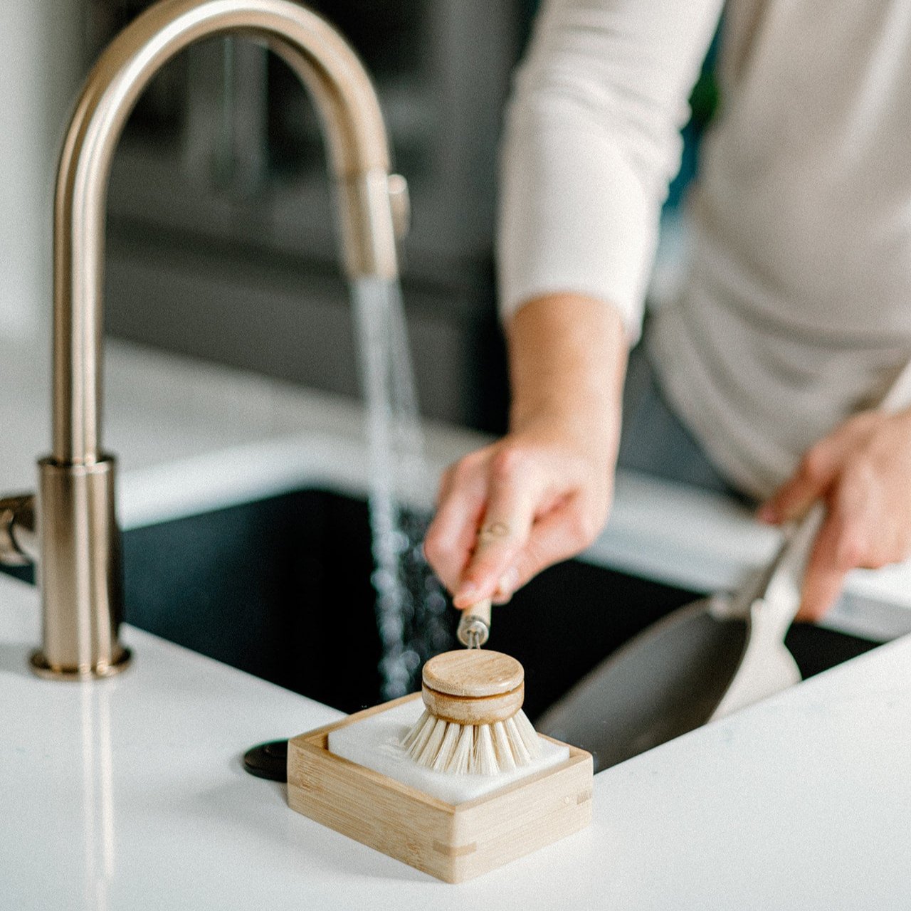 Long Handle Dish Brush