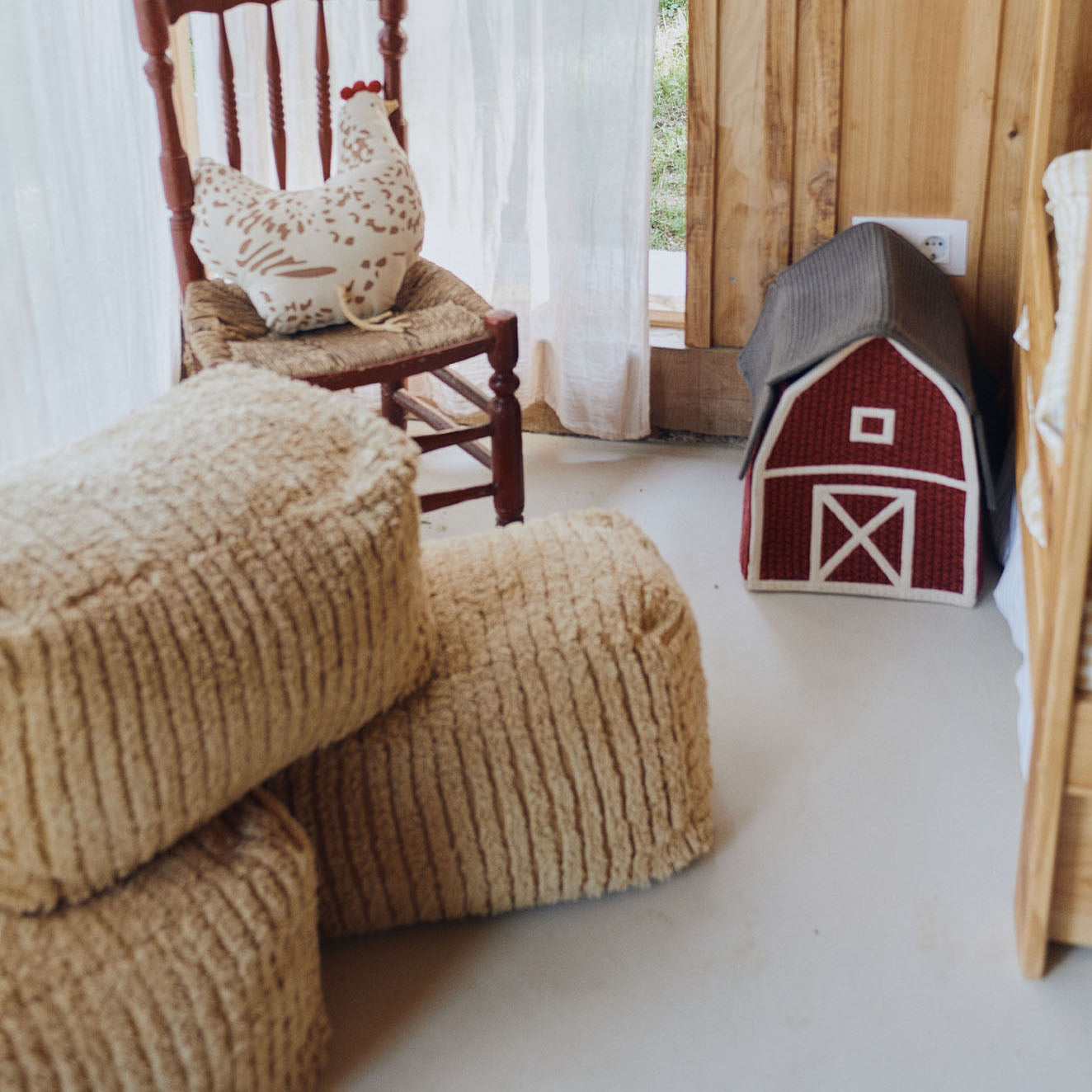 Haystack Pouf