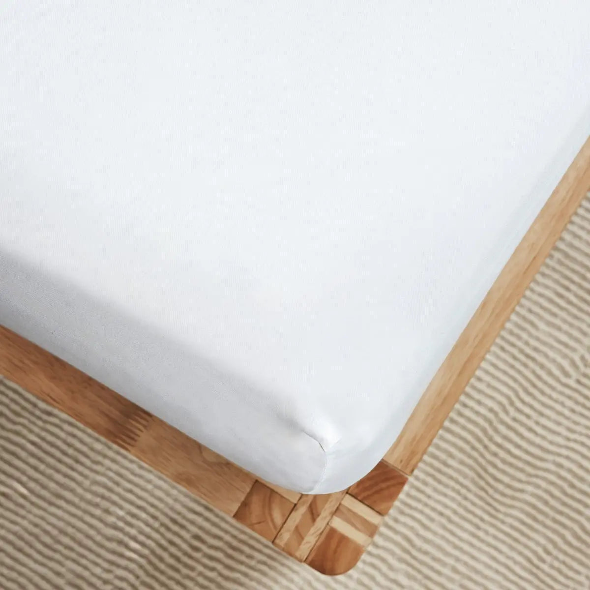 Airy CleanBamboo® Sateen+ Fitted Sheet by Ettitude