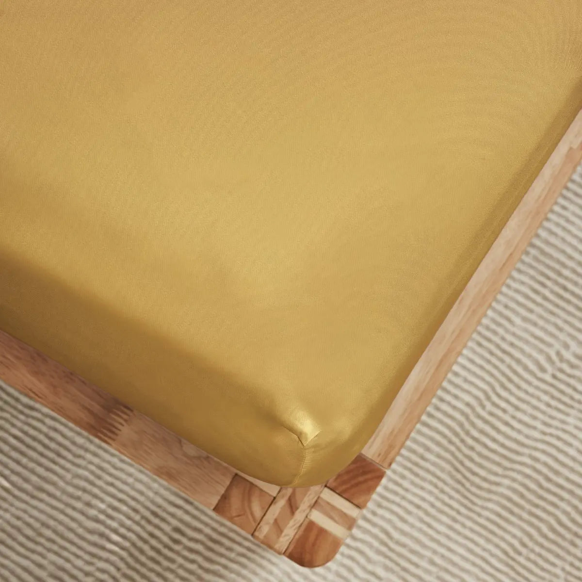 Airy CleanBamboo® Sateen+ Fitted Sheet by ettitude