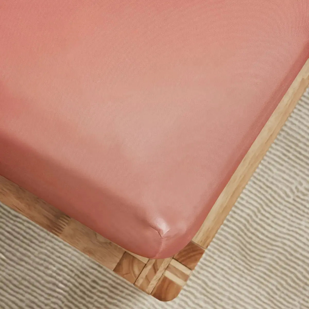 Airy CleanBamboo® Sateen+ Fitted Sheet by ettitude