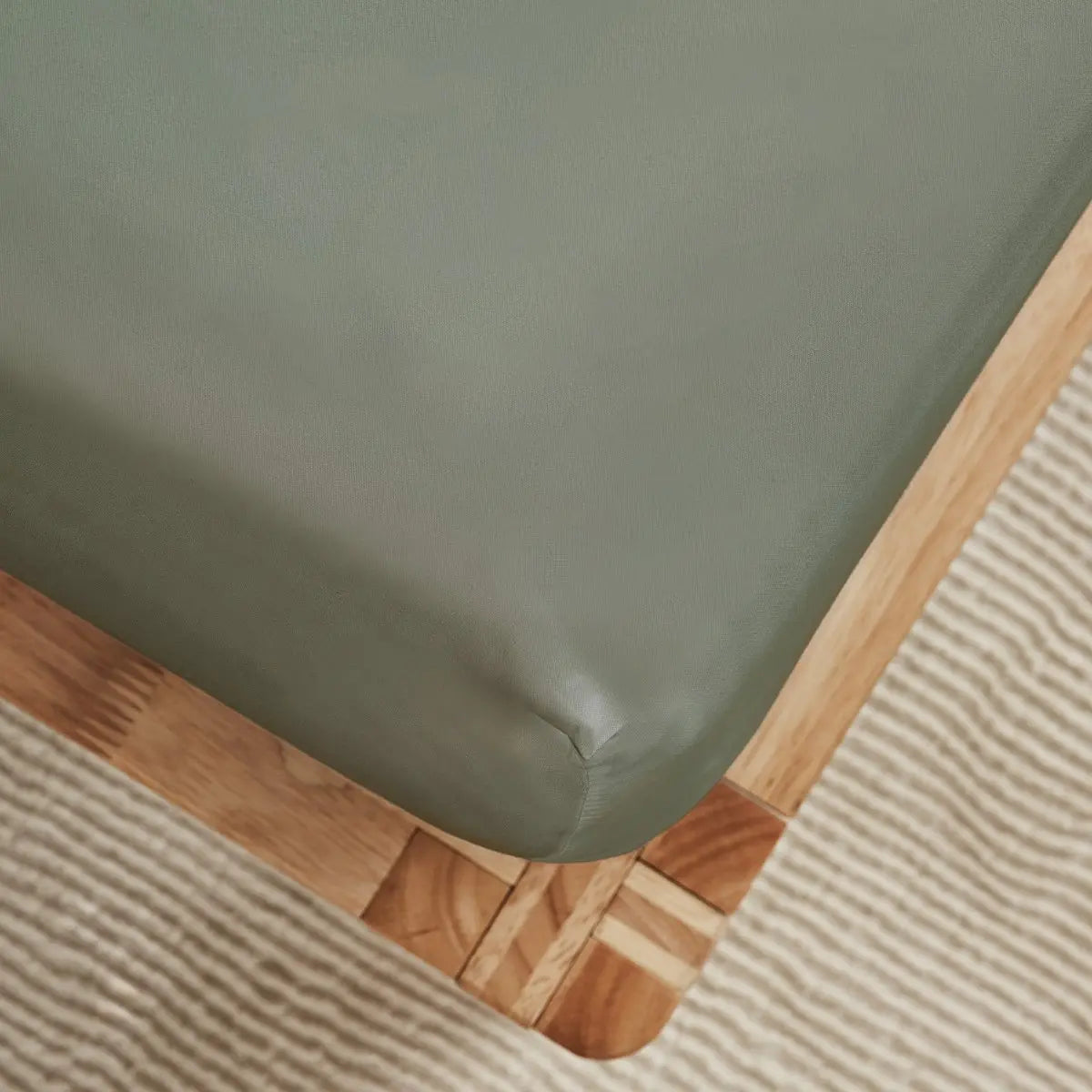 Airy CleanBamboo® Sateen+ Fitted Sheet by Ettitude