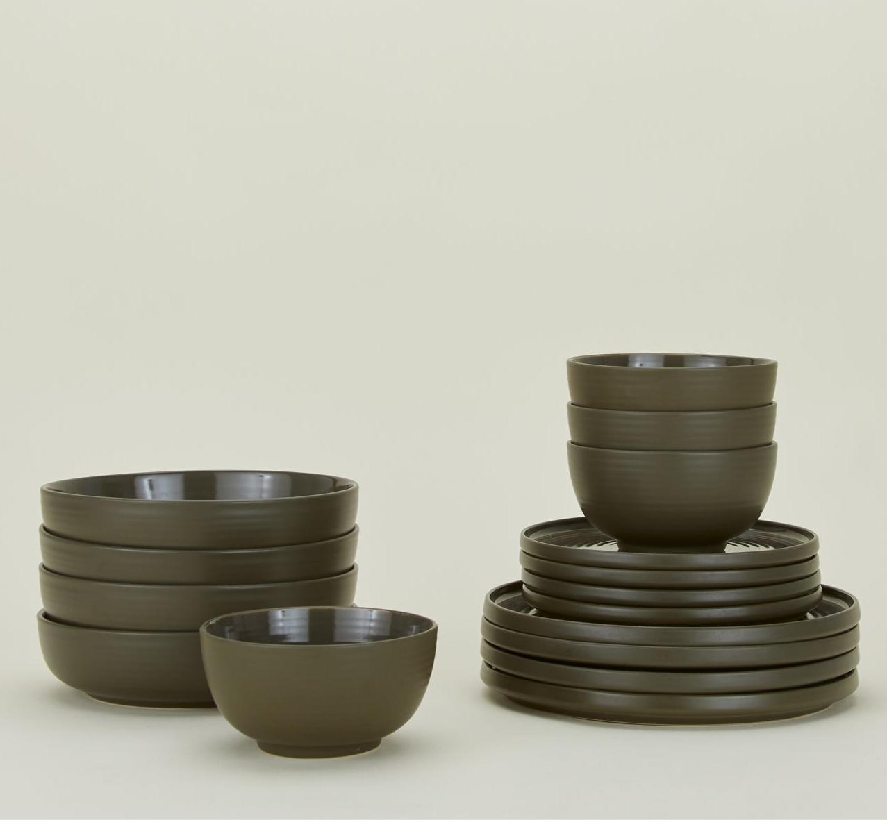 Essential Dinnerware - 16 pc Set, Olive