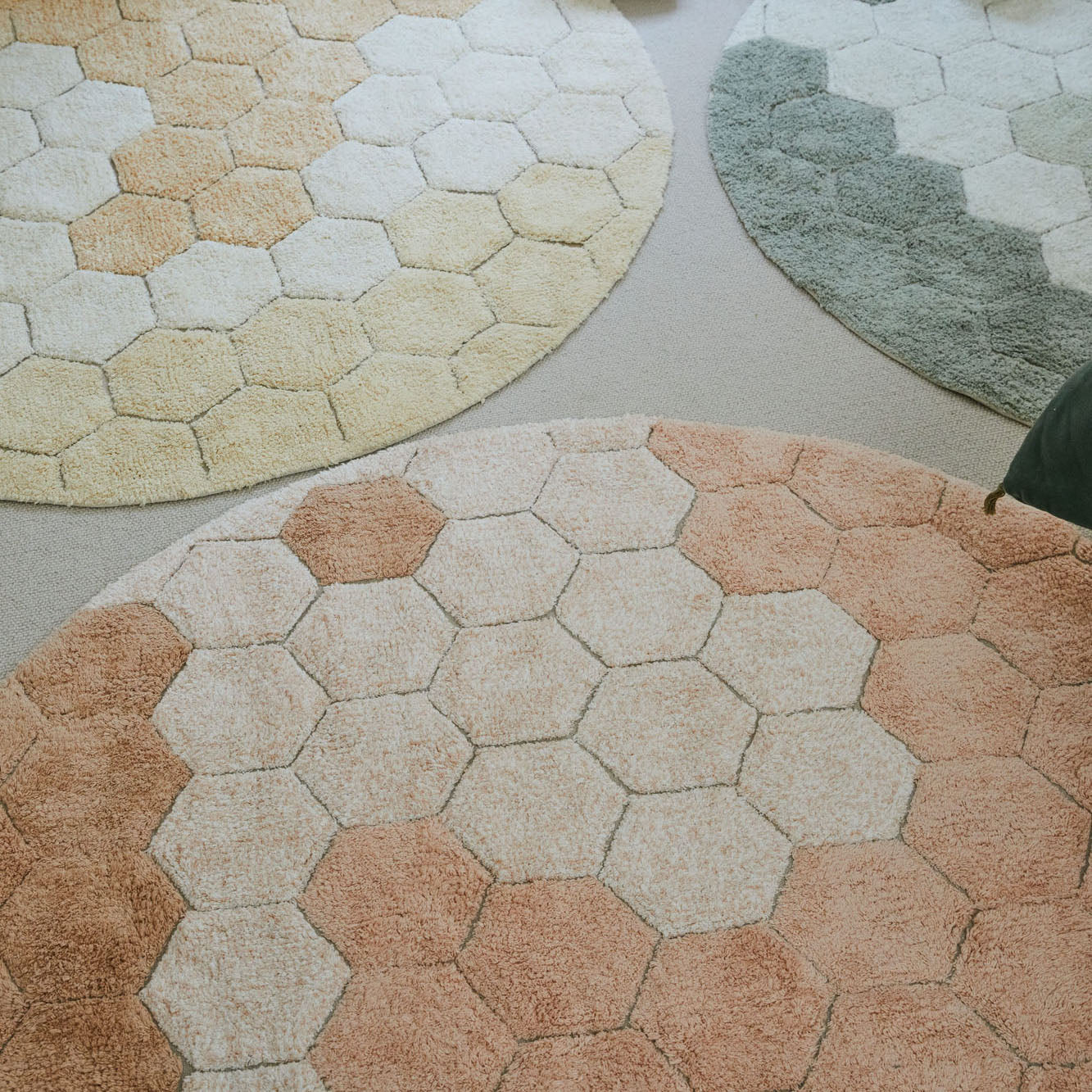 Blue Sage Honeycomb Washable Rug Round